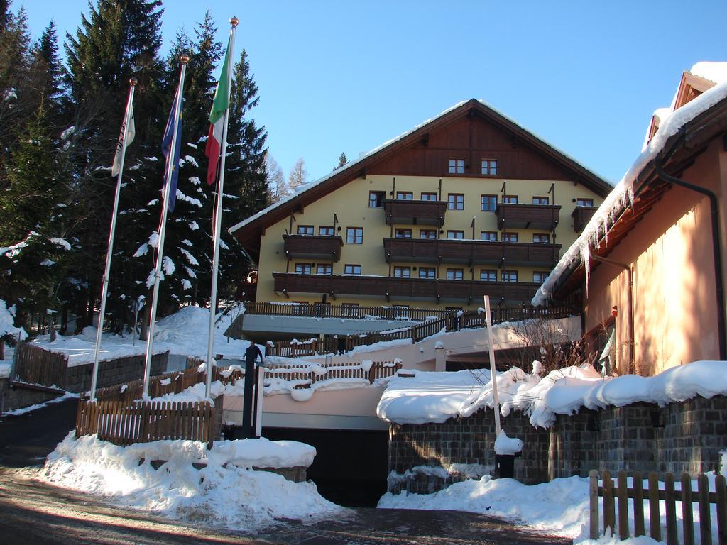 Nevesole Folgarida Resort Aparthotel Buitenkant foto
