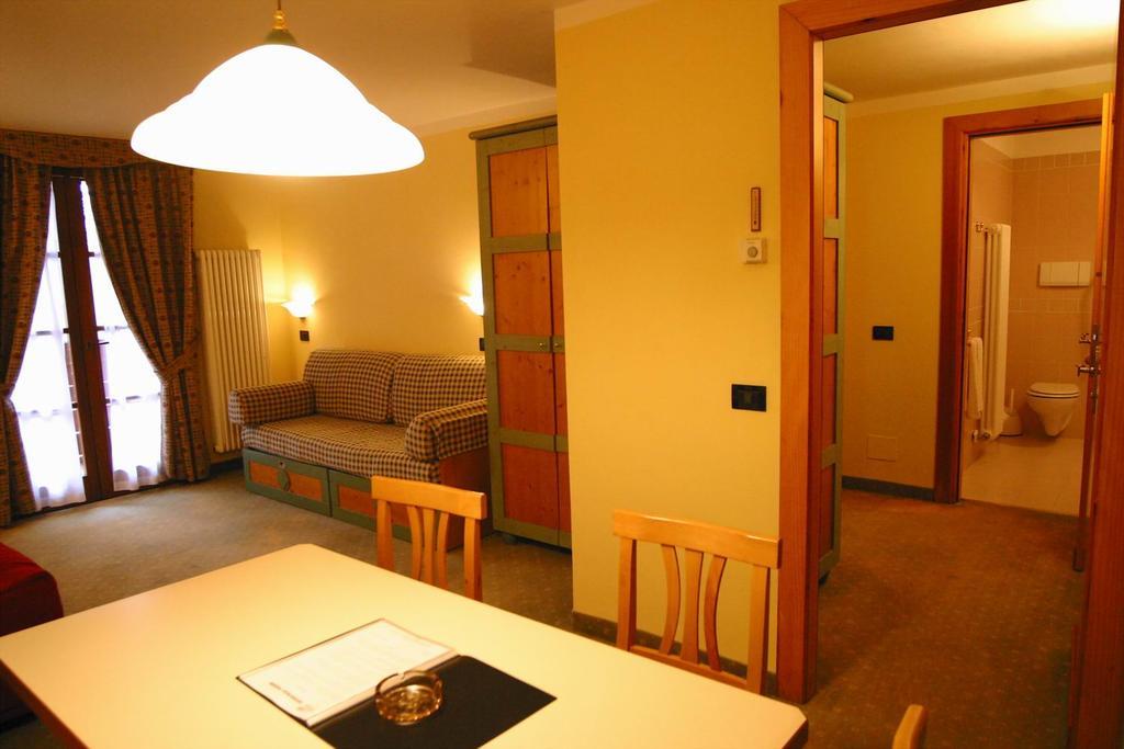 Nevesole Folgarida Resort Aparthotel Kamer foto