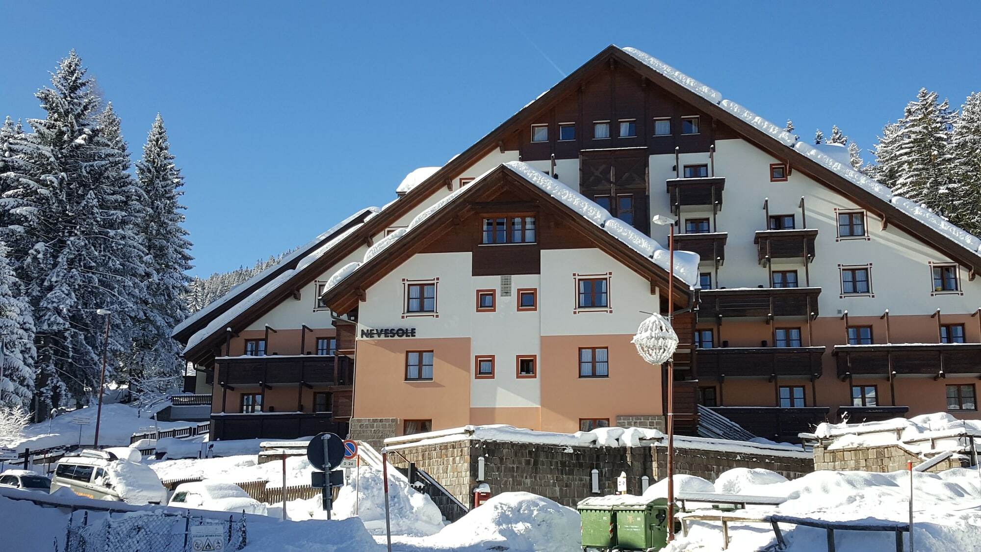 Nevesole Folgarida Resort Aparthotel Buitenkant foto